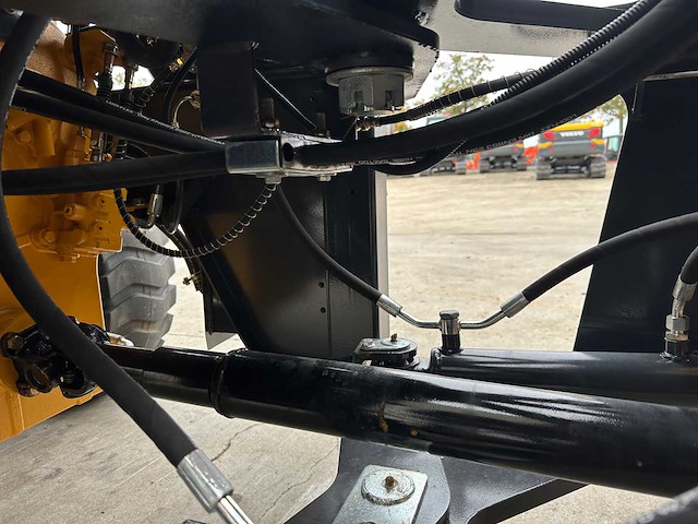 Blanche - 2025 - tw36 - shovel - afbeelding 14 van  37