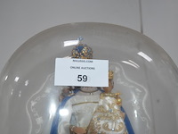 Blauw delfst aardewerk met deksel, blauw delfst vaas, mariabeeld onder glazen stolp, ronde wandklok, glazen vaas, ronde spiegel - afbeelding 7 van  11