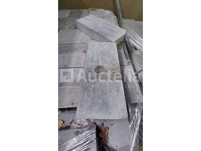 Blauwe belgische steen arduin verschillende lengtes 5 cm dik ( 13,44 m2+-) - afbeelding 1 van  4