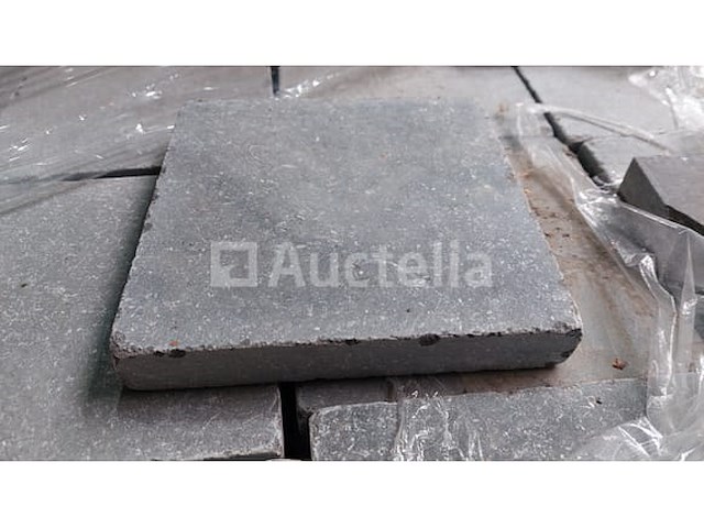 Blauwe belgische steen getrommeld verzoet arduin 20 x 20 x 3 (2,88m2) - afbeelding 2 van  3