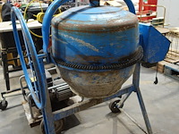 Blauwe betonmolen viramix - afbeelding 1 van  5