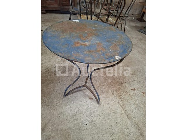 Blauwe ijzeren tafel - afbeelding 1 van  1