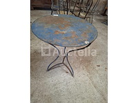 Blauwe ijzeren tafel - afbeelding 1 van  1