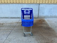 Blauwe kunststof winkelwagen wanzl salsa – inclusief kinderzitje
