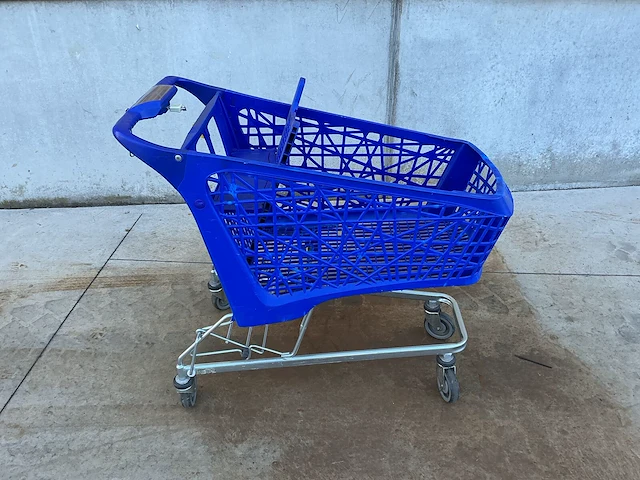 Blauwe kunststof winkelwagen wanzl salsa – inclusief kinderzitje - afbeelding 2 van  4
