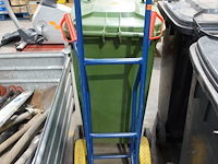 Blauwe stalen steekwagen met volle banden - afbeelding 4 van  4