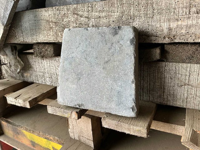 Blauwe steen rosace 3 (ca. 420x) - afbeelding 1 van  2