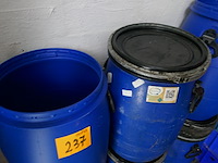 Blauwe tonnen - afbeelding 2 van  3