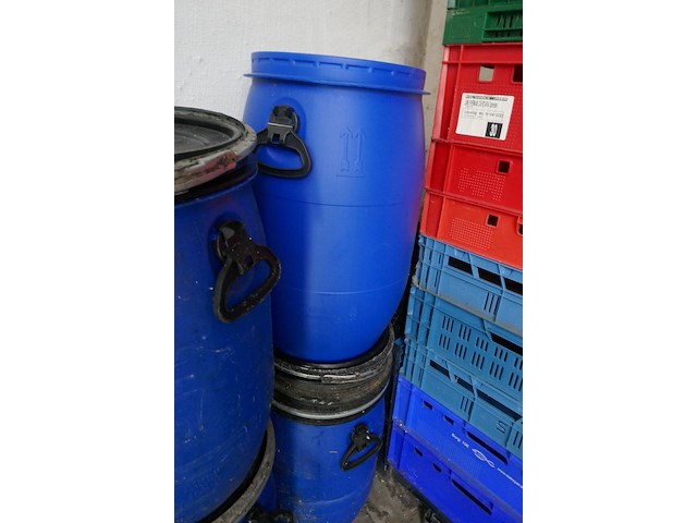 Blauwe tonnen - afbeelding 3 van  3
