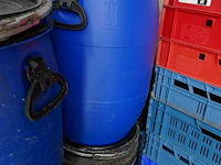 Blauwe tonnen - afbeelding 3 van  3
