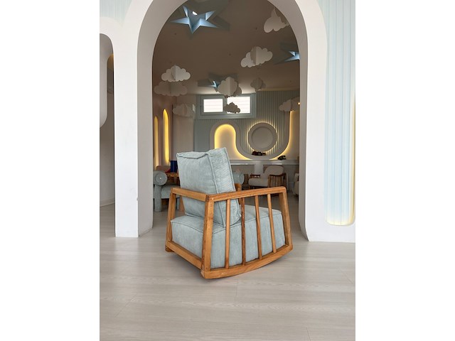Blauwe wing chair sallanan van haagbeukhout - afbeelding 2 van  2