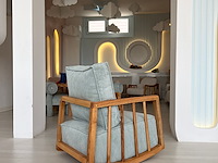 Blauwe wing chair sallanan van haagbeukhout - afbeelding 2 van  2
