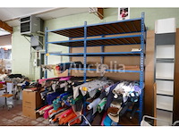 Blauwmetalen magazijnstelling