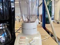 Blender moulinix, filterkoffiezetapparaat philips met glazen kan, analoge keukenweegschaal met afneembare rvs mengkom, waterkoker rowenta, blender wonderboy - afbeelding 2 van  6