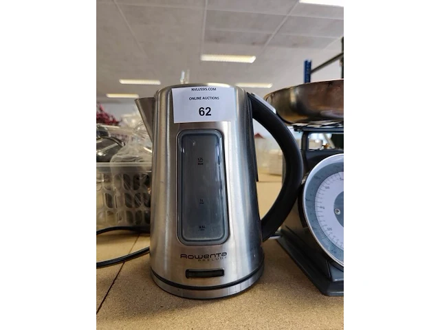 Blender moulinix, filterkoffiezetapparaat philips met glazen kan, analoge keukenweegschaal met afneembare rvs mengkom, waterkoker rowenta, blender wonderboy - afbeelding 5 van  6