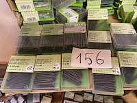 Blisters met nagels en staal nagels ; muurhaken - afbeelding 2 van  9