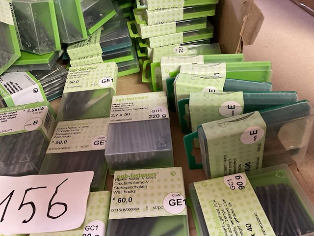 Blisters met nagels en staal nagels ; muurhaken - afbeelding 5 van  9