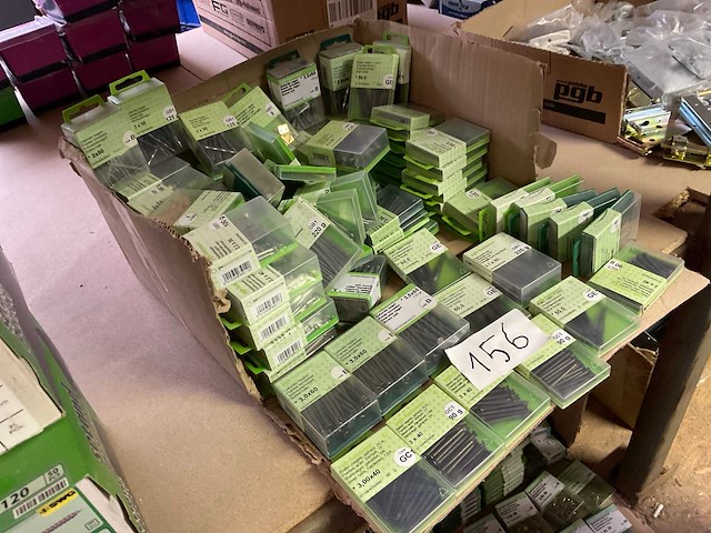 Blisters met nagels en staal nagels ; muurhaken - afbeelding 9 van  9