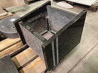 Bloembak in belgische blauwe steen - afbeelding 1 van  6