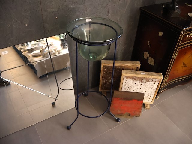 Bloempot op staander - afbeelding 2 van  3