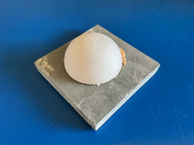 Bloemschik piepschuimbol met hardsteen voet (54x) - afbeelding 1 van  1