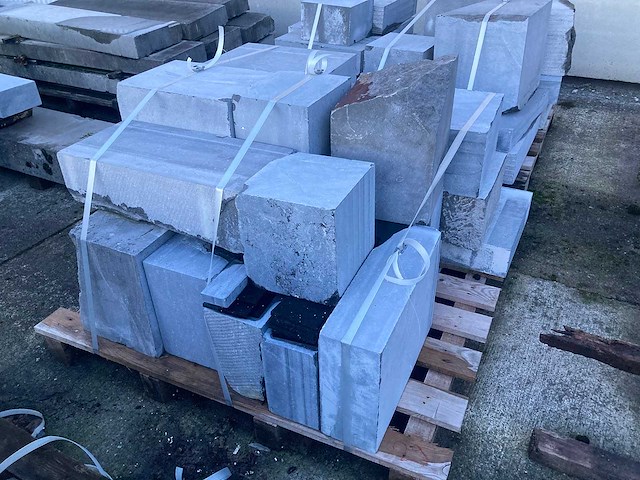 Blokken belgische blauwe steen - afbeelding 11 van  13