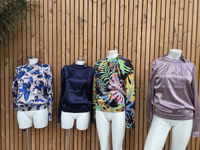 Blouse 1 cobalt flower maat xs - afbeelding 5 van  5