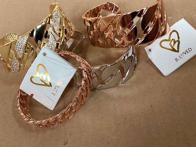 B.loved mixkavel armbanden (29x) - afbeelding 1 van  5