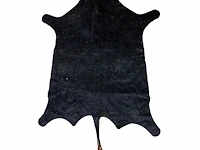 Blue wildebeest (connochaetes taurinus) hide rug, 180 x 150 cm - afbeelding 2 van  2