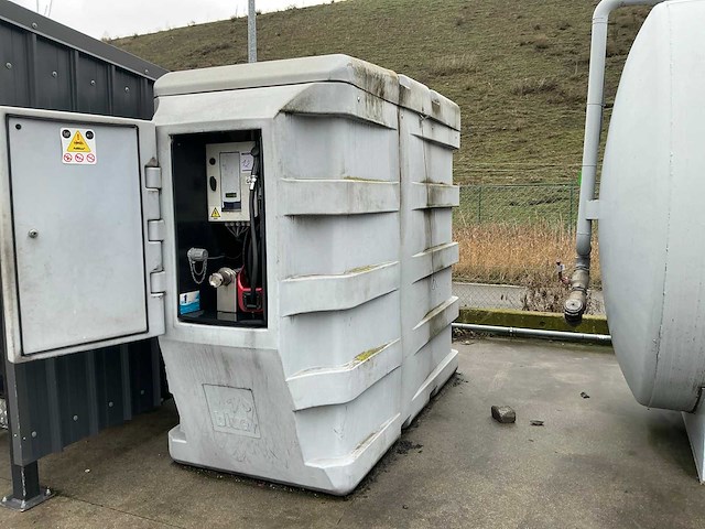Bluebox adblue tank met pompinstallatie - afbeelding 1 van  6