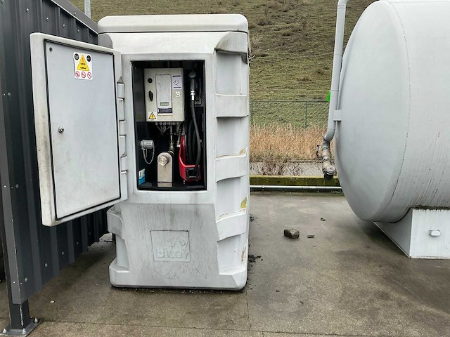 Bluebox adblue tank met pompinstallatie - afbeelding 2 van  6