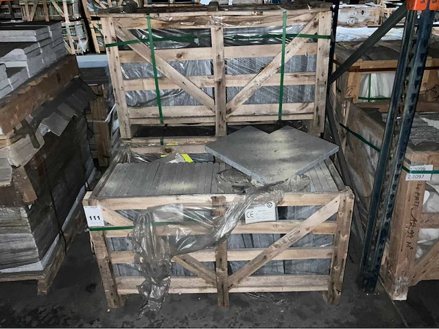 Bluestone honed antic natuursteen tuintegel met hoek uit - afbeelding 2 van  3