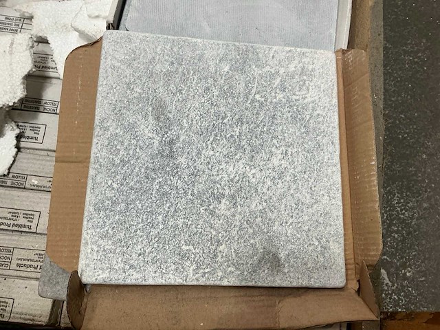 Bluestone tumbled partij blauwsteen tegels ca 17,5 m2 - afbeelding 1 van  4