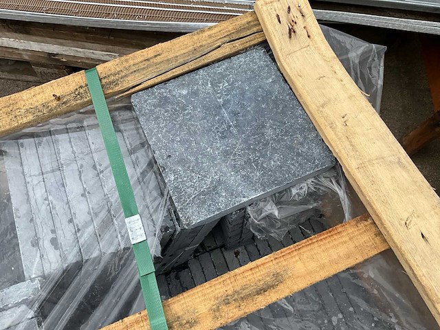 Bluestone tumbled premium natuursteen tuintegel ca. 54m2 - afbeelding 5 van  5
