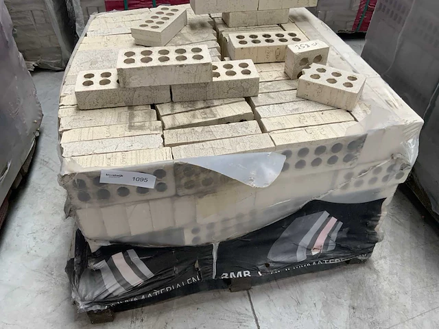 Bmb pallet bakstenen - afbeelding 1 van  3