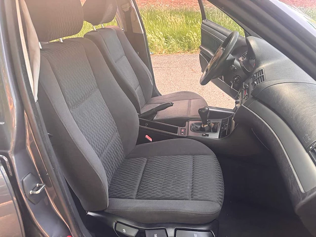 Bmw - 2000 - 318i - 318i - personenauto - afbeelding 5 van  14