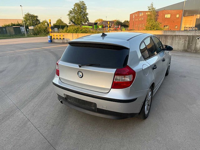 Bmw - 2006 - 118 - - personenauto - afbeelding 2 van  26