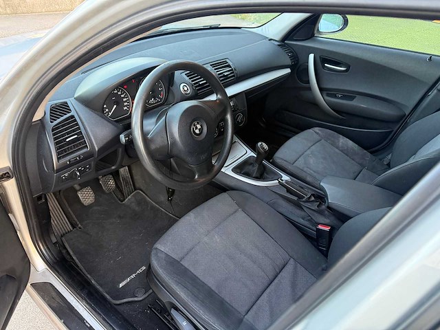 Bmw - 2006 - 118 - - personenauto - afbeelding 10 van  26
