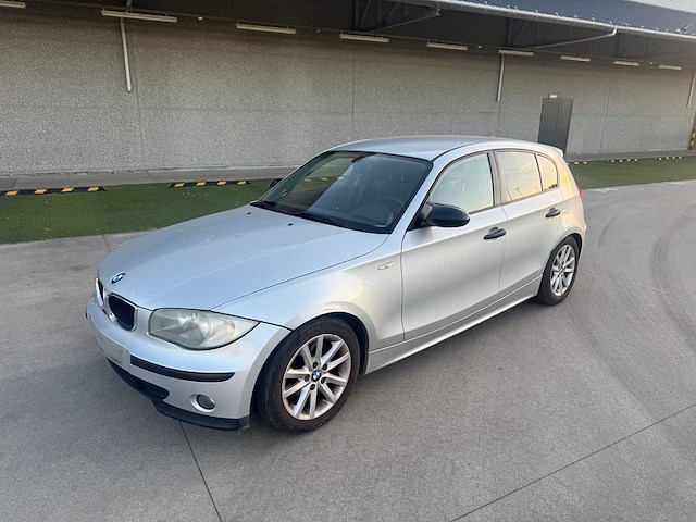 Bmw - 2006 - 118 - - personenauto - afbeelding 1 van  26