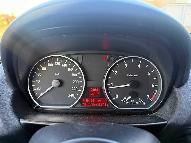 Bmw - 2006 - 118 - - personenauto - afbeelding 15 van  26