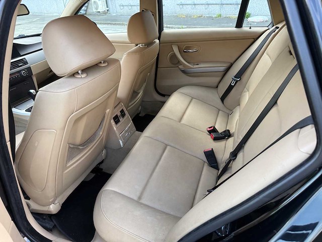 Bmw - 2006 - 318 - benzine - personenauto - afbeelding 19 van  30