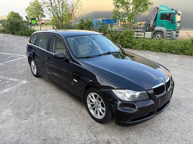 Bmw - 2006 - 318 - benzine - personenauto - afbeelding 28 van  30