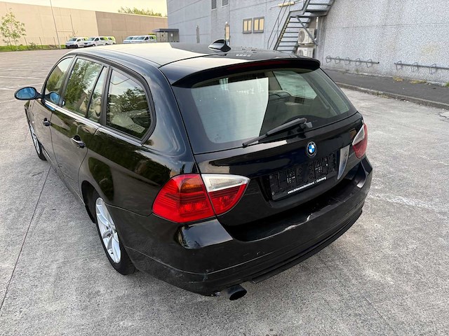 Bmw - 2006 - 318 - benzine - personenauto - afbeelding 5 van  18