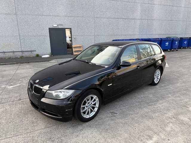 Bmw - 2006 - 318 - benzine - personenauto - afbeelding 7 van  18