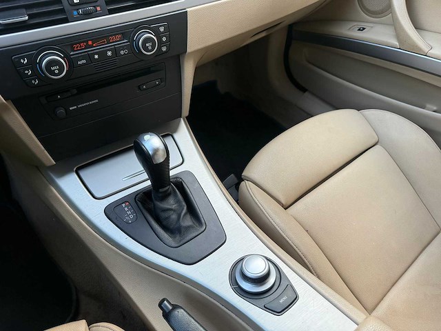 Bmw - 2006 - 318 - benzine - personenauto - afbeelding 13 van  18