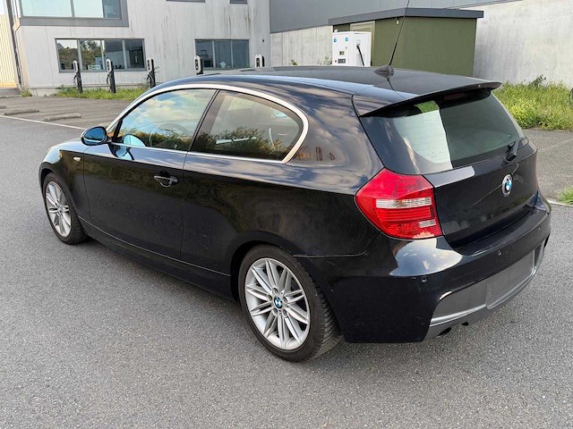 Bmw - 2007 - 120i m-pack - personenauto - afbeelding 4 van  7
