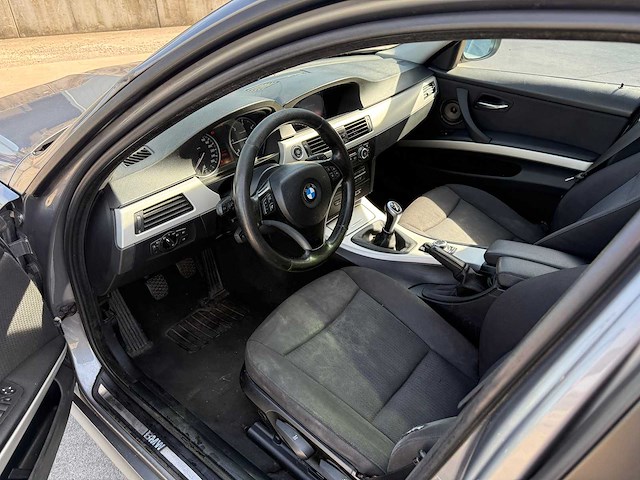 Bmw - 2008 - 318 d - - personenauto - afbeelding 9 van  21