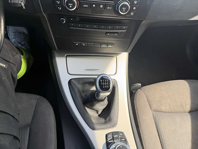 Bmw - 2008 - 318 d - - personenauto - afbeelding 13 van  21