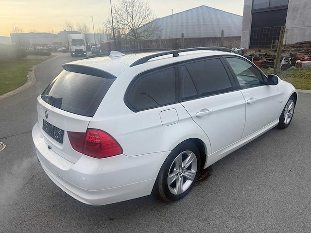 Bmw - 2008 - 318d - personenauto - afbeelding 21 van  27