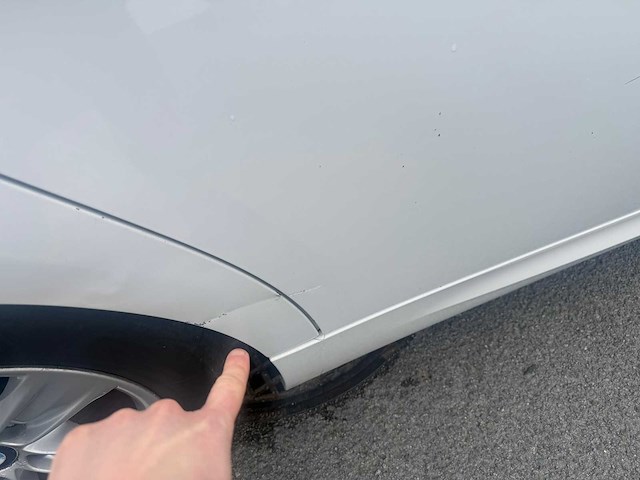 Bmw - 2008 - 318d - personenauto - afbeelding 2 van  27